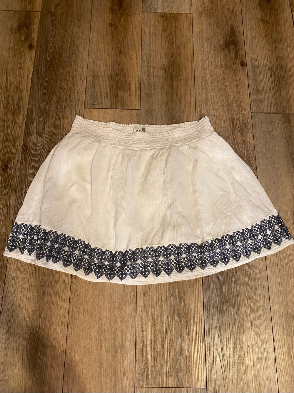 Old Navy White Boho Mini Skirt Navy Embroidered Trim Smocked Waist Sz XL